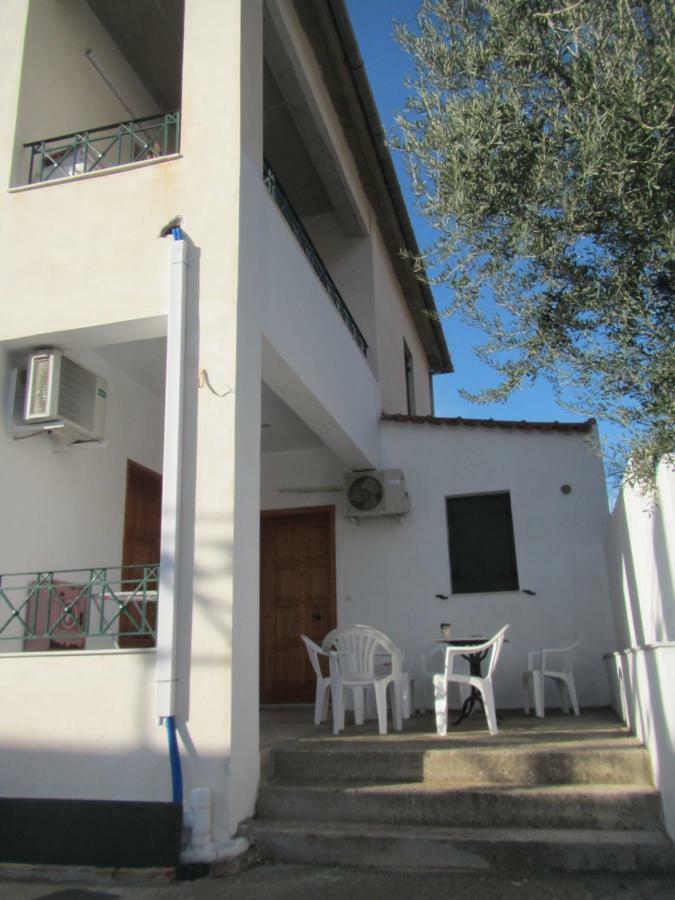 "Action" House In Leonidio 4-Beds Apartment Bagian luar foto